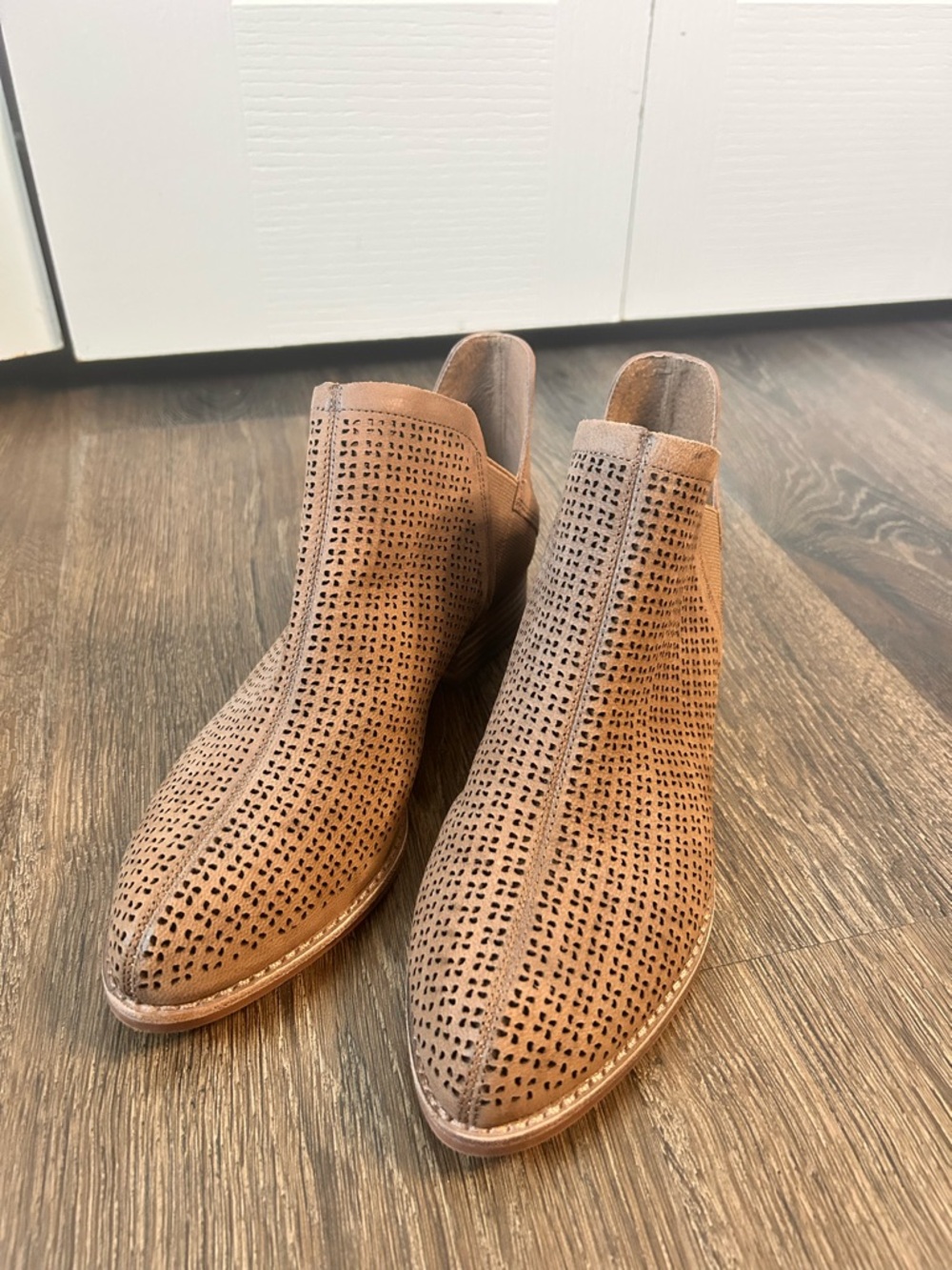 Vince Camuto Taupe Perforated Boots Women 8M Casual Suede Office Boho Y2K retro
